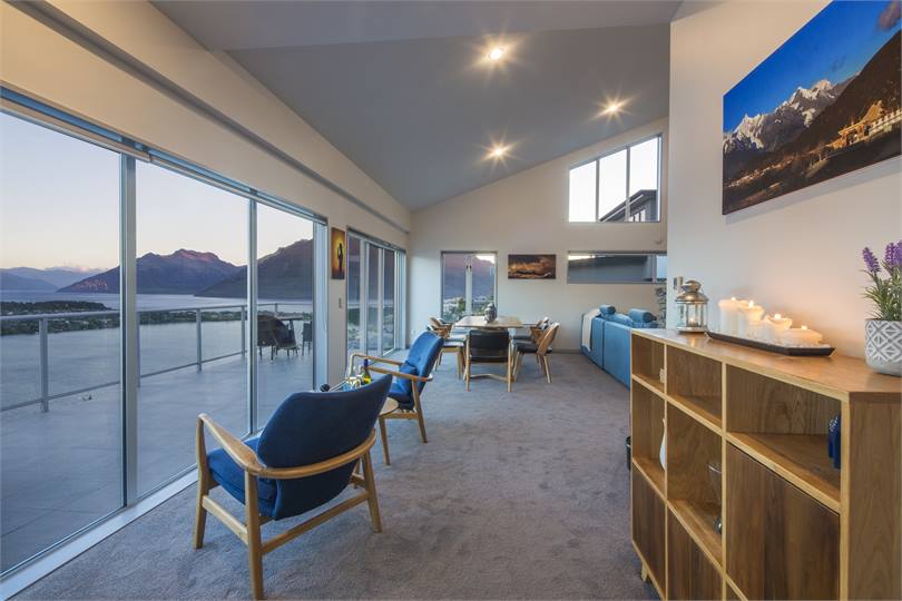 Additional seating area to admire the view from