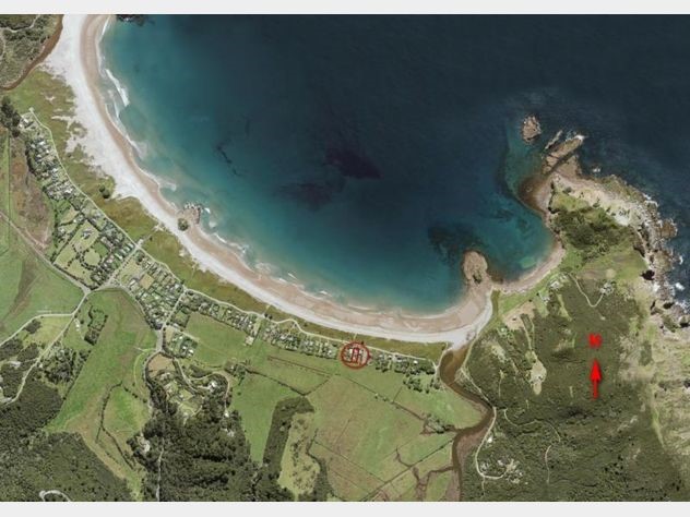 MEDLANDS BEACH - RED CIRCLE IS US. (Arrow shows No