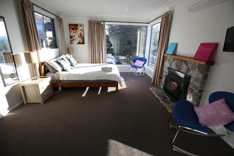 Ensuite master bedroom with queen bed