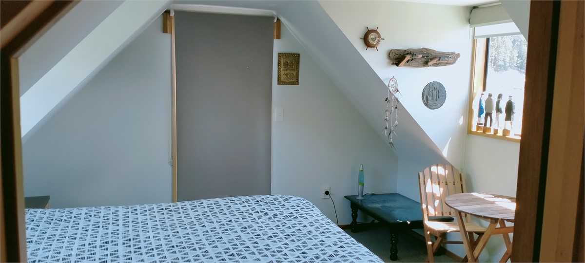 Upstairs bedroom [Captains Room]