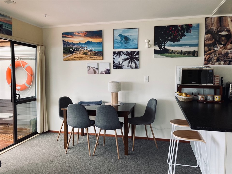 Dining and Breakfast Bar