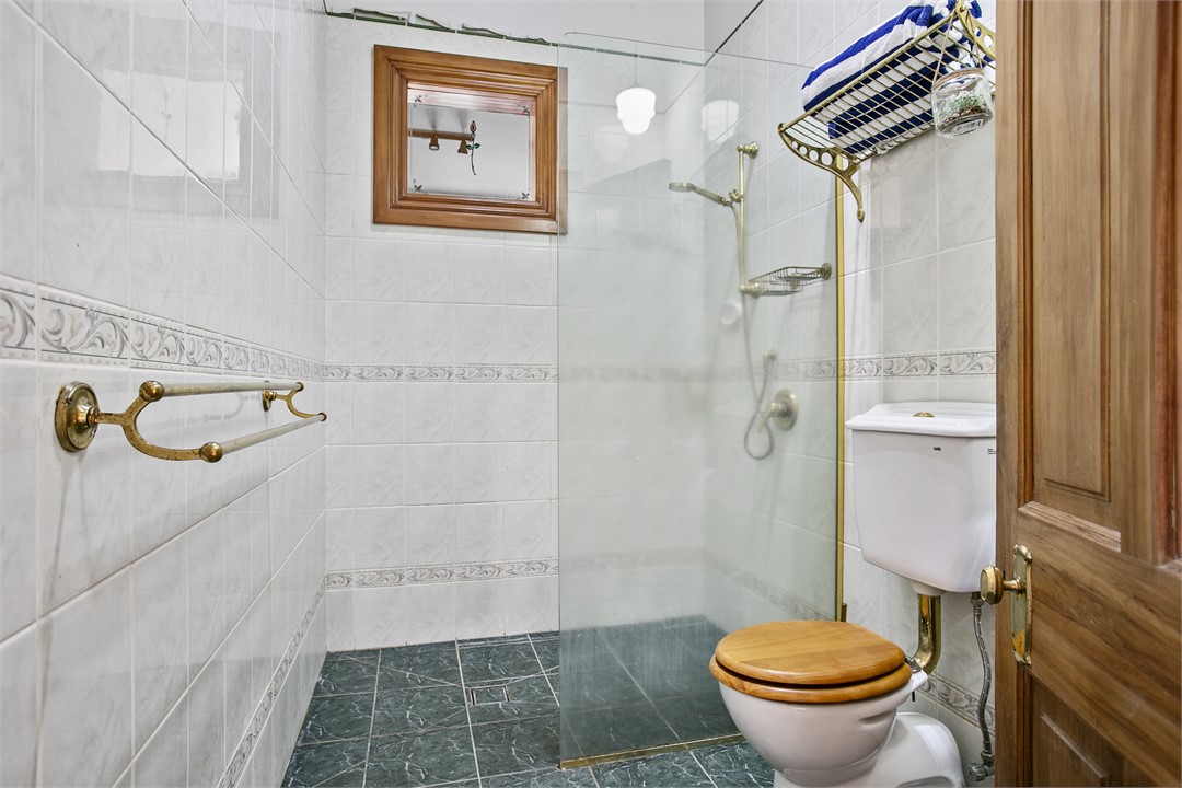 Bathroom   Shower & Toilet