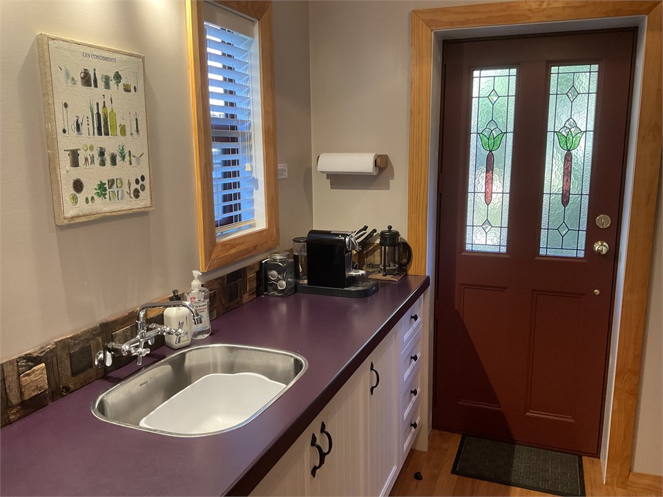 Kitchenette with Microwave, frypan, slow cooker, N