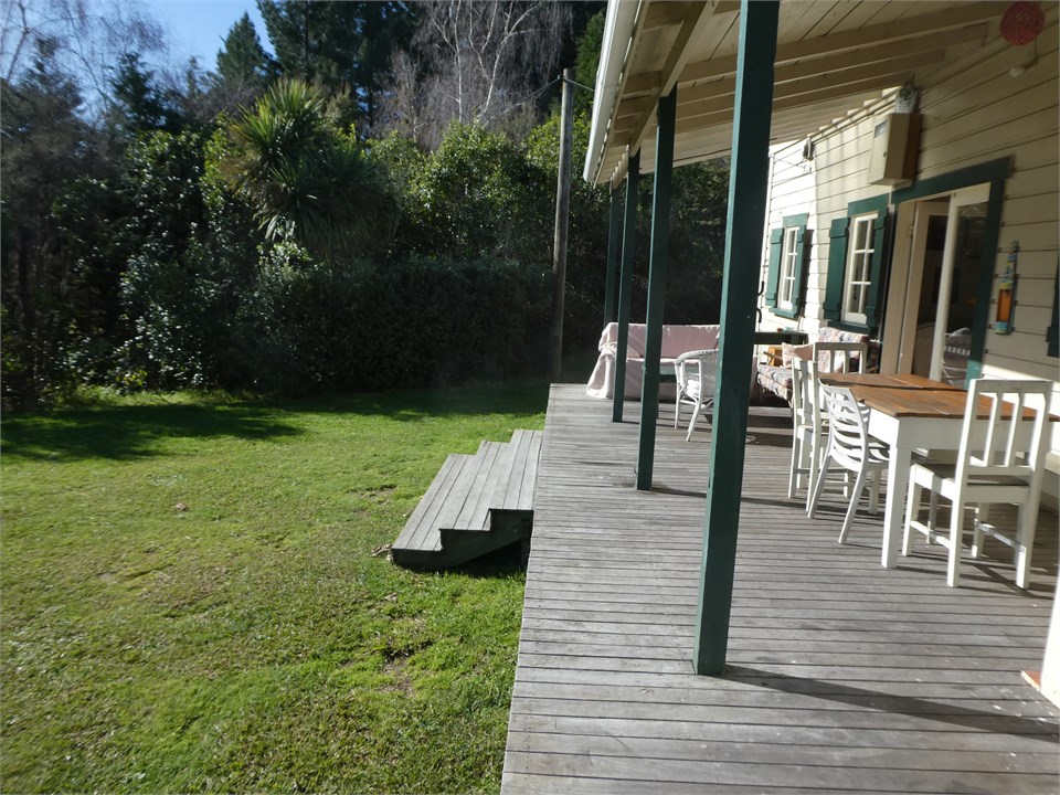Large north facing veranda for lounging & dining