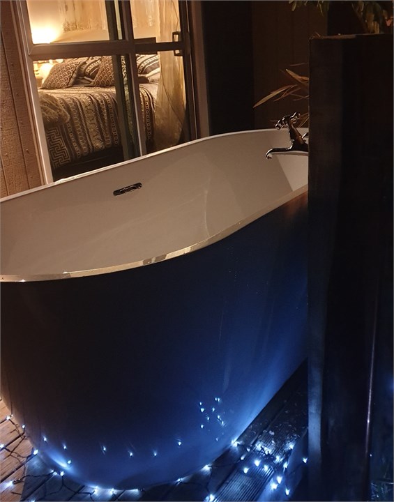 New! Outdoor bath. Glorious starry night views.