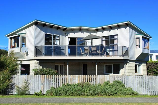 Big 4 bedroom beach house with great views