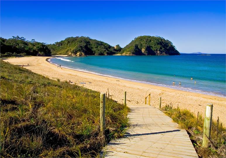 Matapouri Bay a few minutes walk away