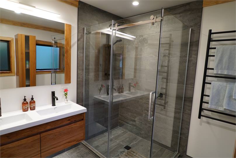 Master ensuite with heated floors and double sinks