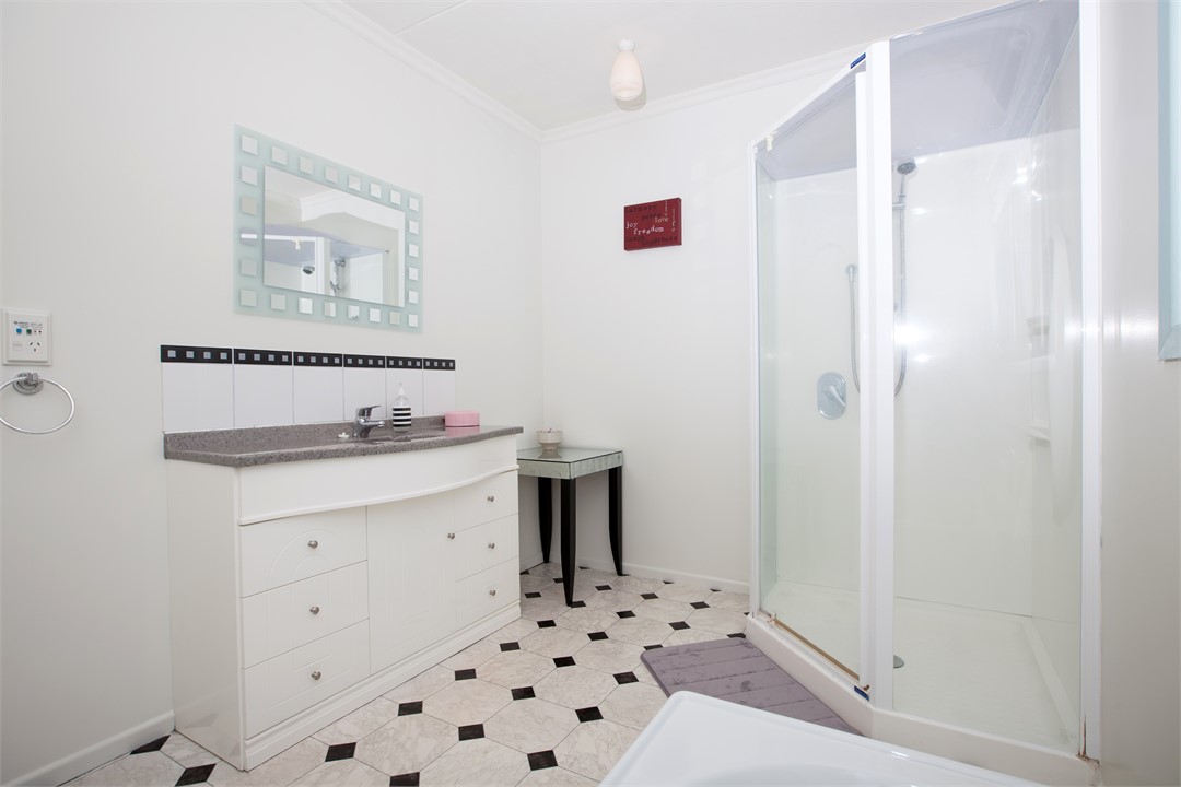 Downstairs main bathroom