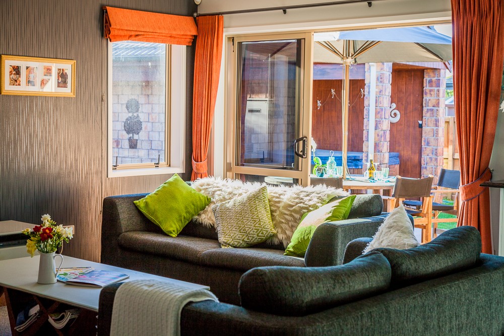 Easy flow from Lounge and kitchen