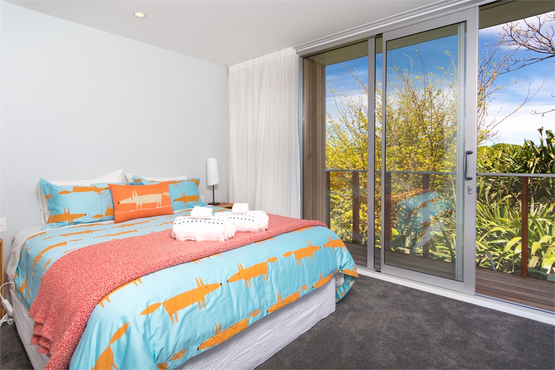 Treehouse Bedroom - King Bed