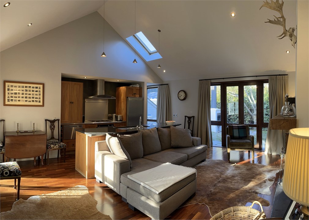 Open plan kitchen / living