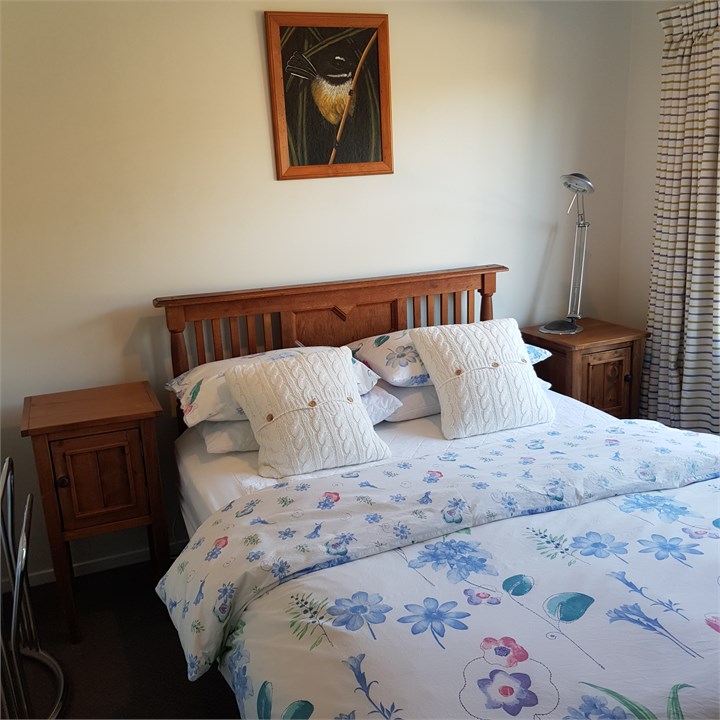 Bedroom 3-Fantail Room - Queen