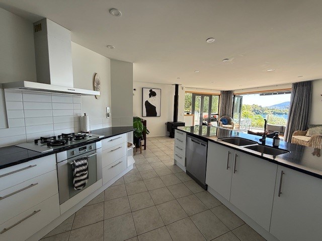 Superb, extremely well-appointed kitchen.