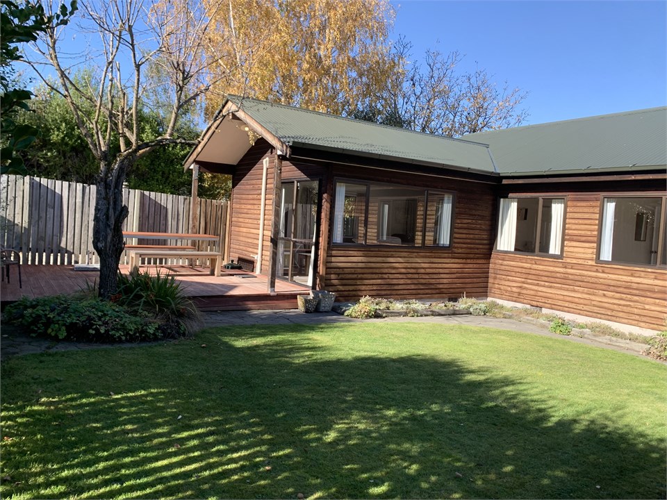 Outside to deck and lounge area