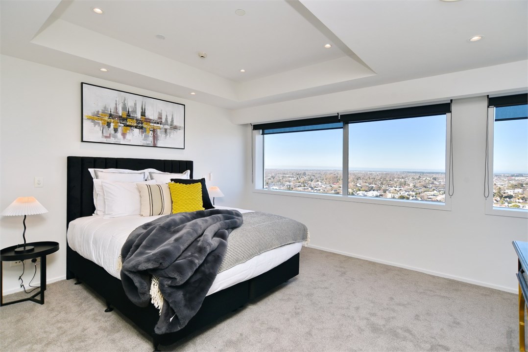 Bedroom 1 has a King bed