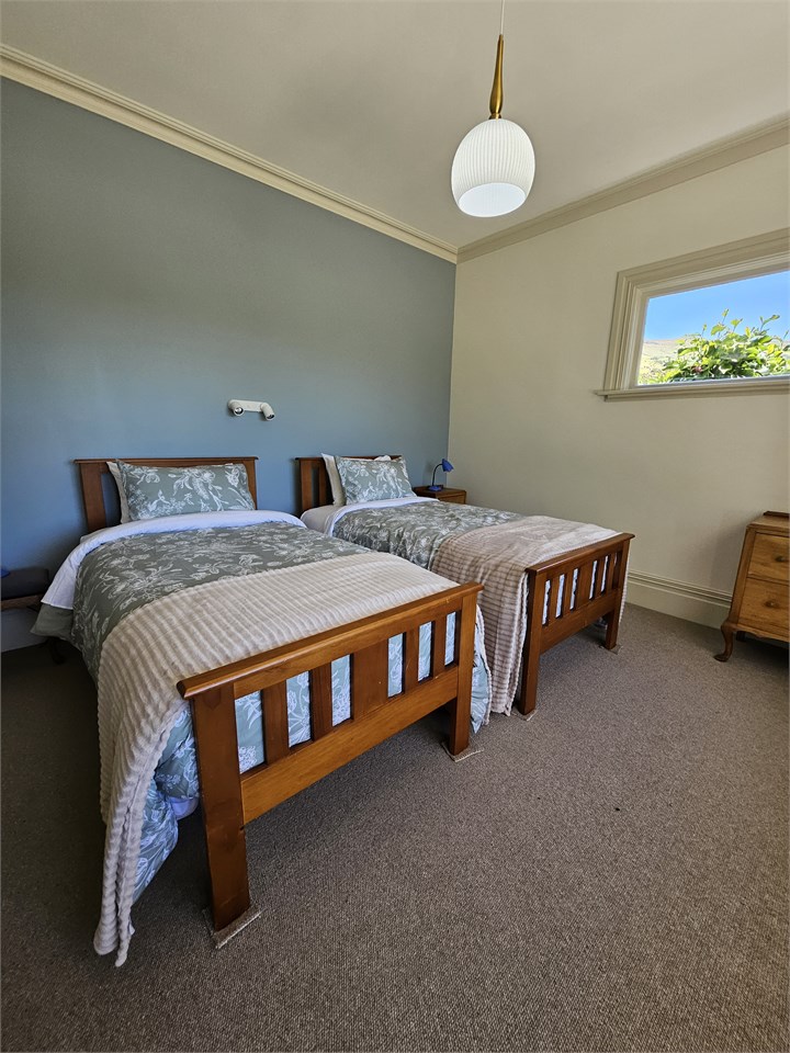 Twin King Singles Blue room