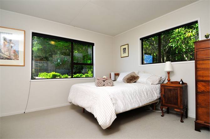 Bedroom 2 with Queen bed