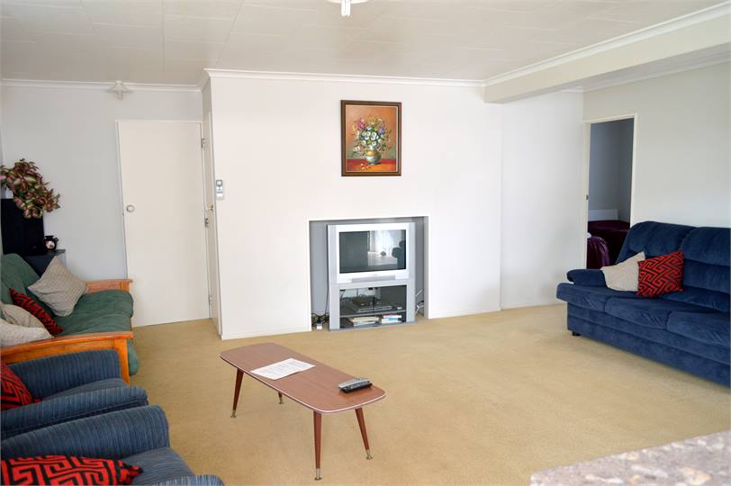 open plan lounge/dining/ Kitchen