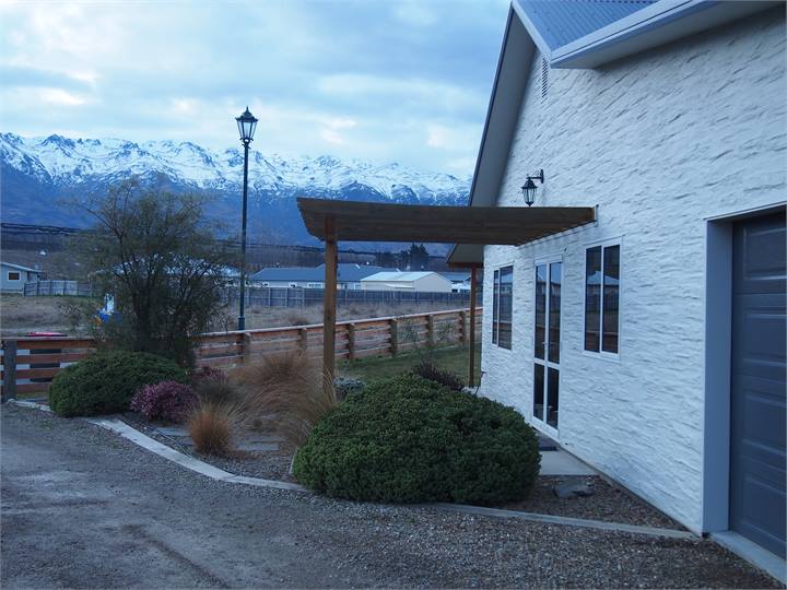 Looking over the Pisa Range