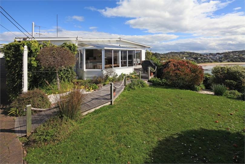 Front Garden & Dining Room