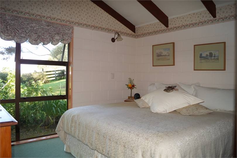 The Farmstay Bedroom 1 - King Bed