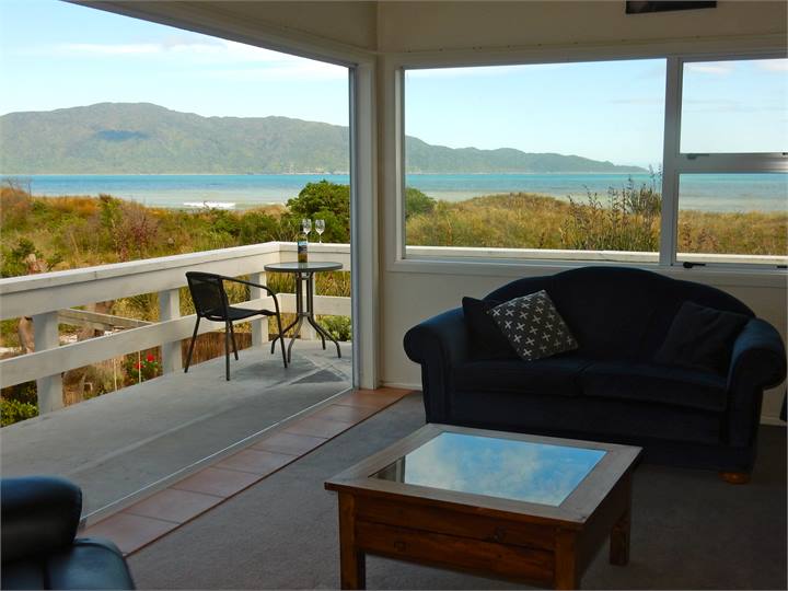 Absolute and totally Beachfront Paraparaumu Paraparaumu Beach Beach House for rent Holiday