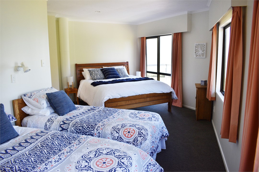 family bedroom- king with 2x single beds