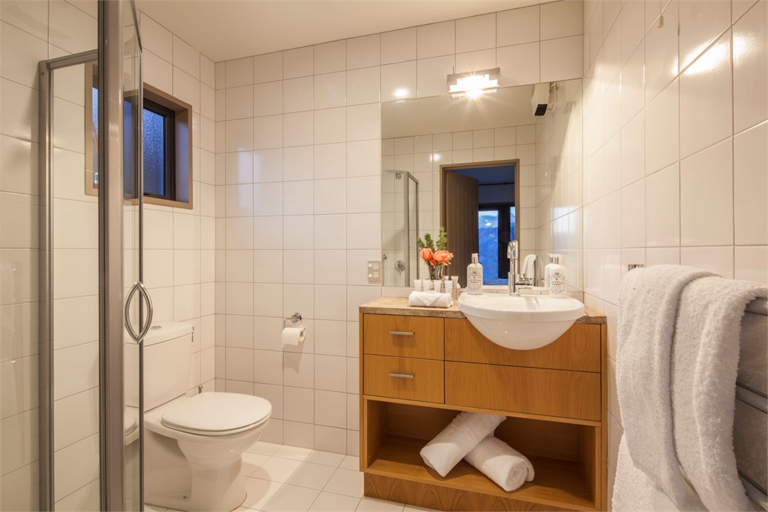 2nd ensuite bathroom