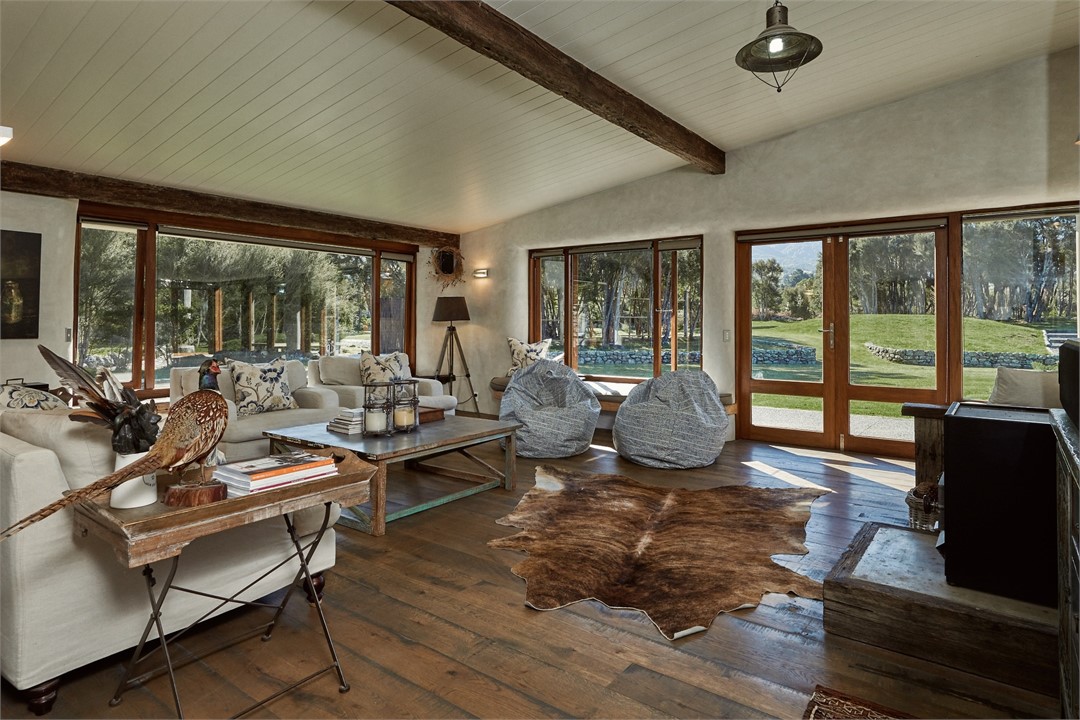 relax living room netflix TV internet wifi