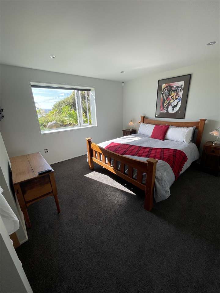 Bedroom, King Bed, adjustable slats