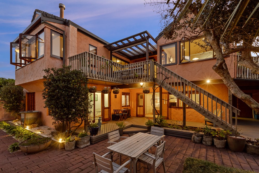 Courtyard dining table and chairs.