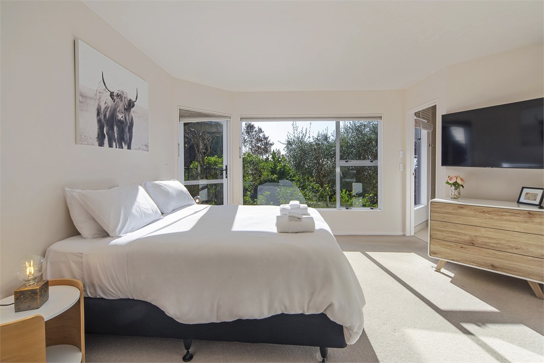 Master bedroom with King bed