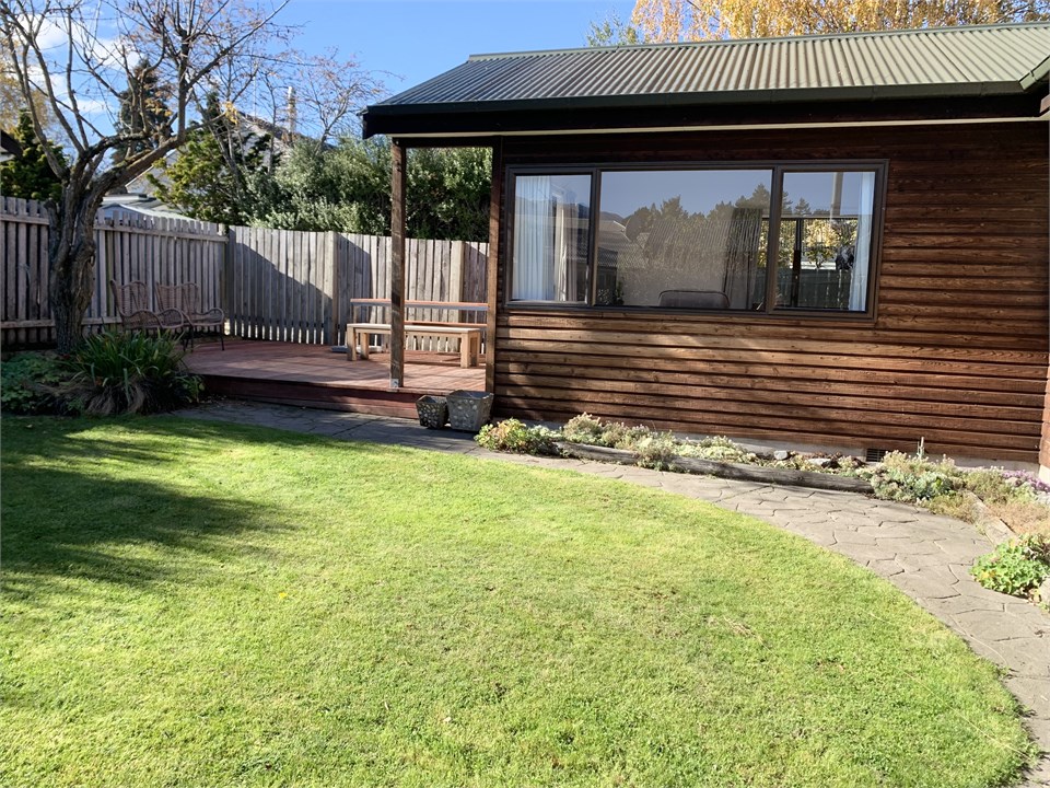 Outside to deck and lounge area