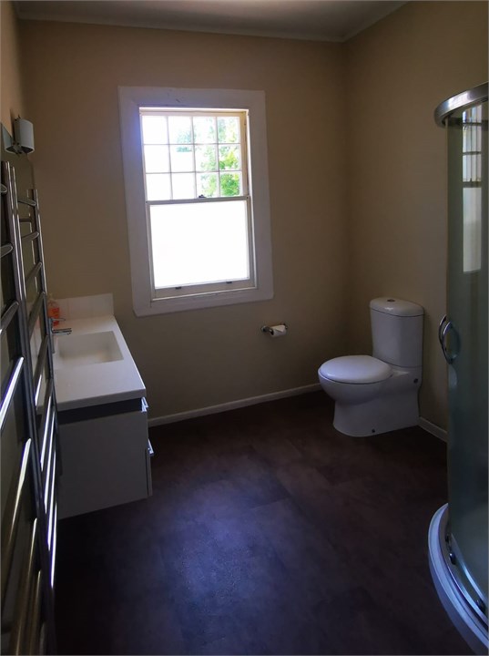 Road end bath room and laundry