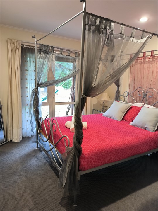 Bedroom 2 Queen Size