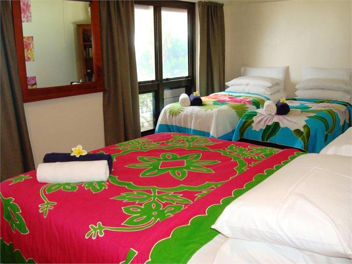 (2nd) Large Bedroom - 2x King beds