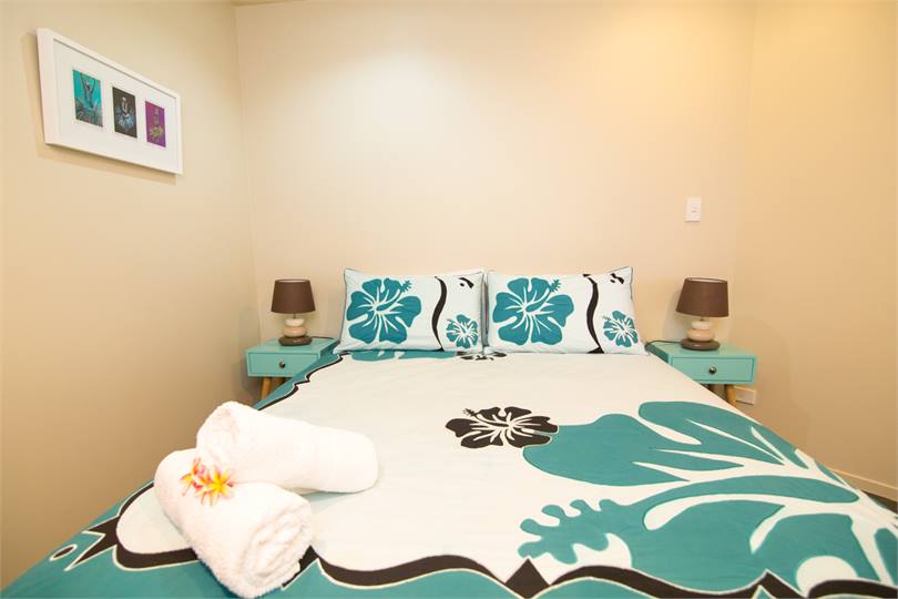 Downstairs bedroom 1 x queen bed