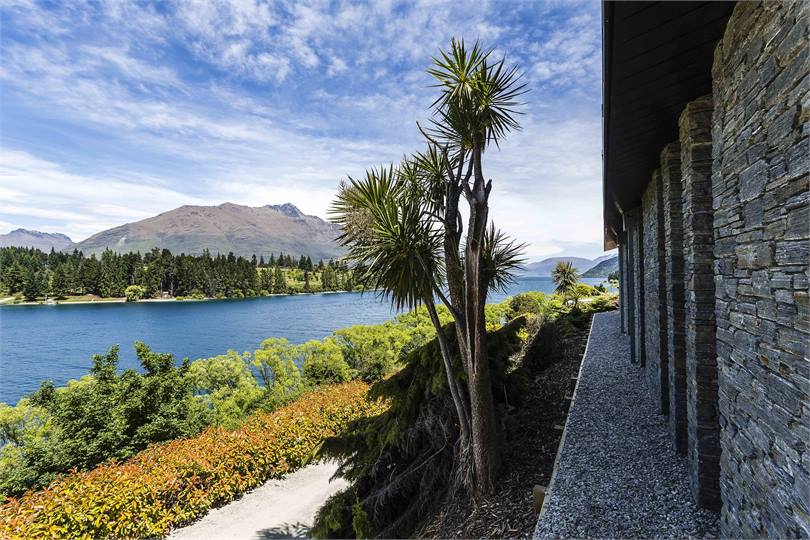 Prime Park Street address and large 430 sqm home