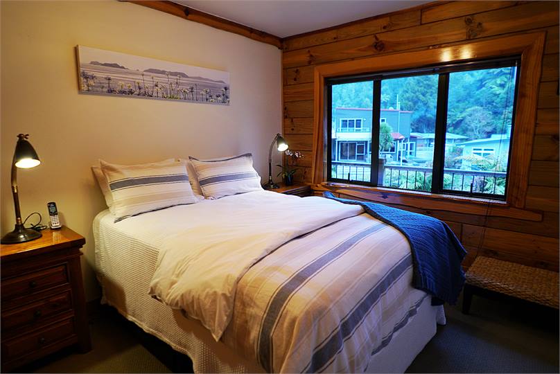 Guest queen bedroom with 43" TV with SKY