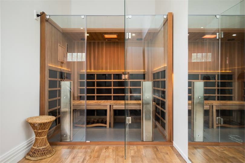 Infra red sauna comfortably seats 3x guests