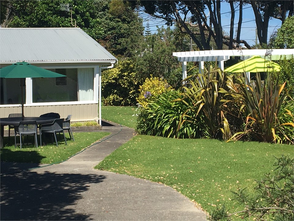 Holiday on Henare, Olde Beach Waikanae. Waikanae Beach Holiday Home