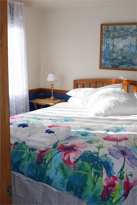 Double bedroom ...queen bed