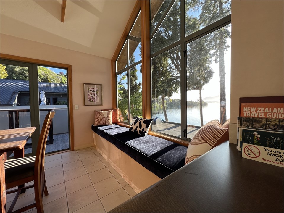 ACACIA BAY LAKE FRONT WAIKERERU Acacia Bay Townhouse for rent