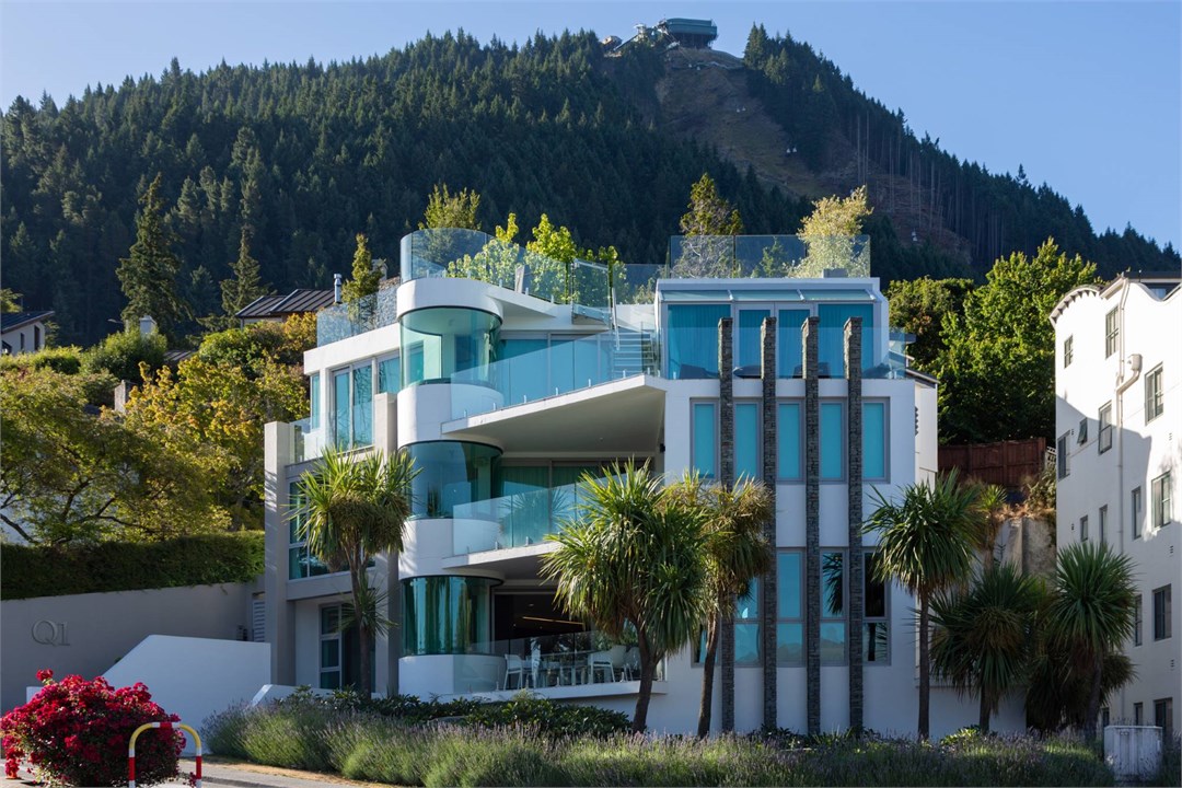 A striking building at the start of Lake Esplanade