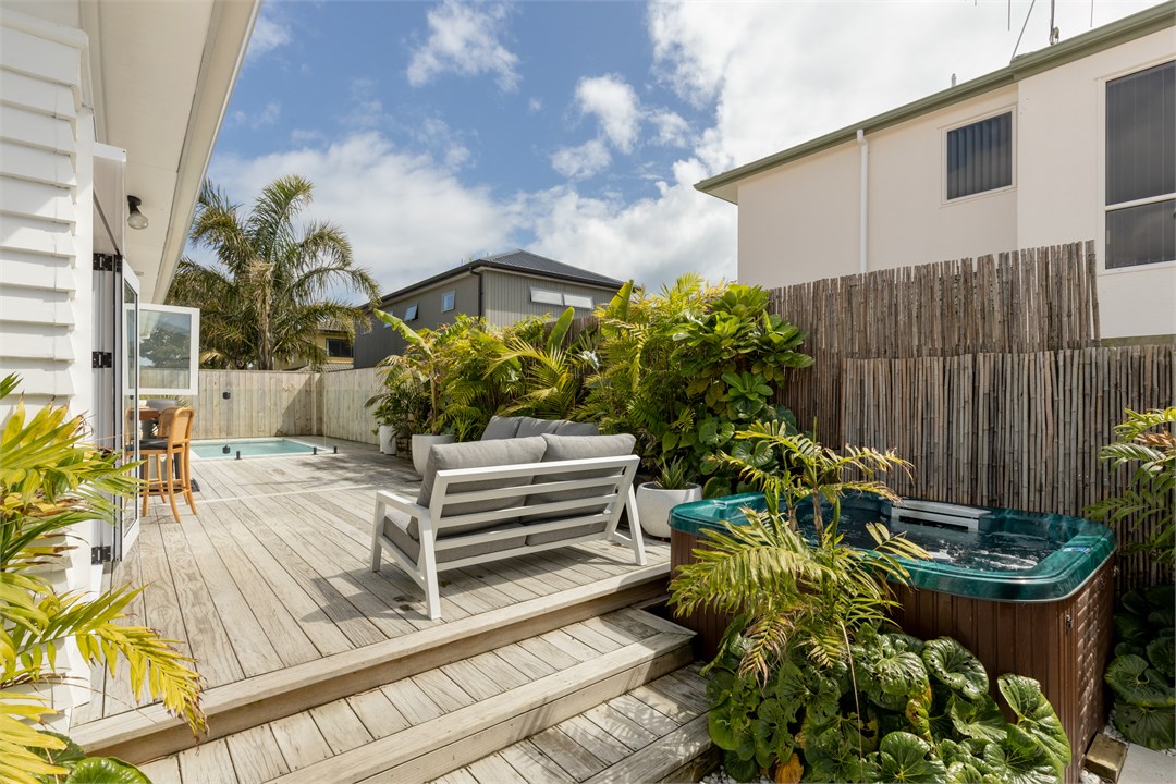 Exterior deck and spa pool