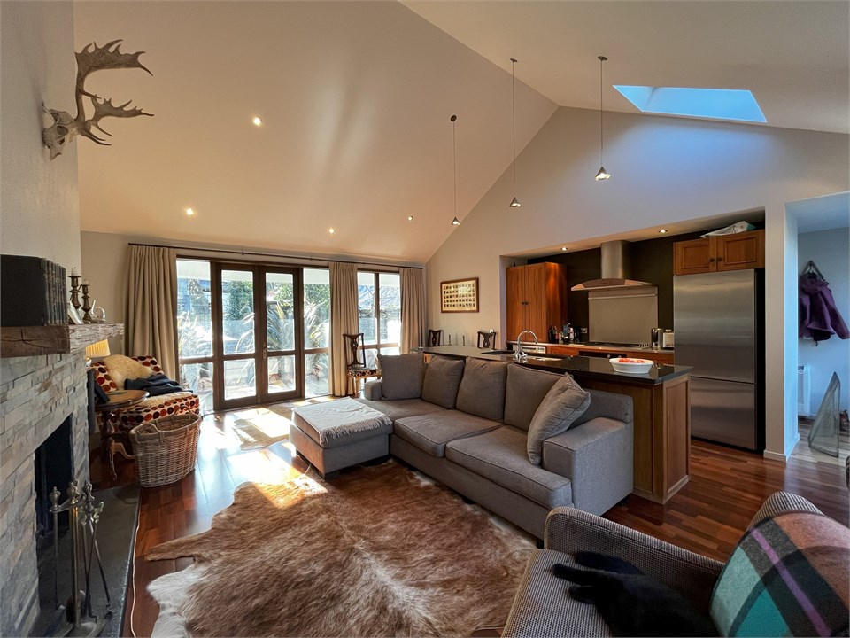 Open plan kitchen / living