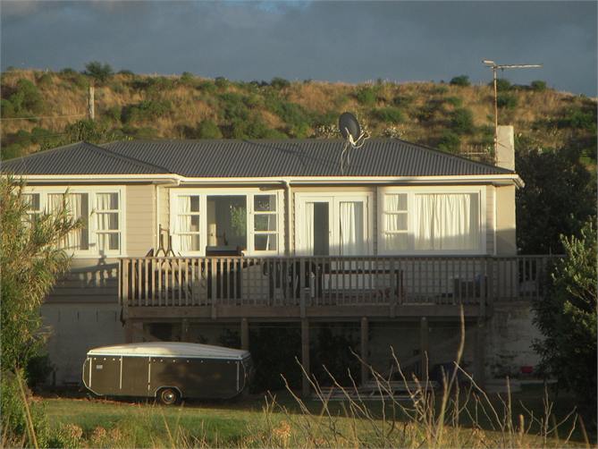 Waters Edge Cottage Riversdale Beach Beach House for rent Holiday