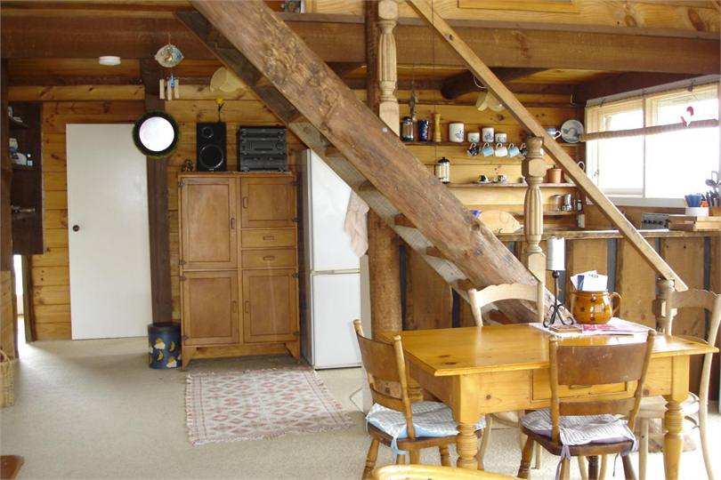 Dining & Kitchen area