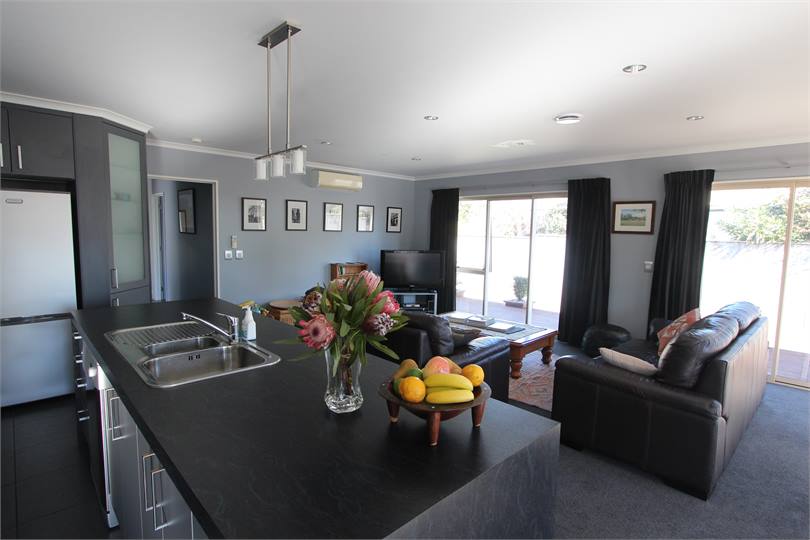 Easy entertaining open plan